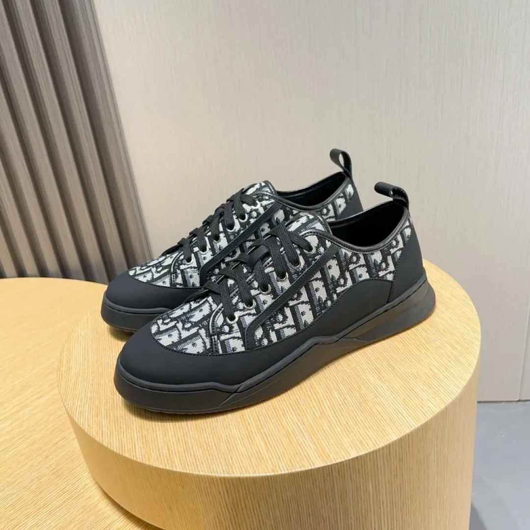 Men's shoes 💰P500💰[Dior] Dior casual sports shoes 🇺🇸Sold at the same time at the counter, top-notch Italian original purchase · The upper is made of brand totem cloth with original leather · Comes with first-layer sheepskin feet · (Totem cloth highlights high-end, nobility, and class) Exquisite workmanship (original lining) Sole: Original factory special outsole ⚠️Comfortable, wear-resistant, non-slip, real-life photo🎬The real thing is more beautiful🔍Number: 39-46【45 46 Customized items are non-returnable]